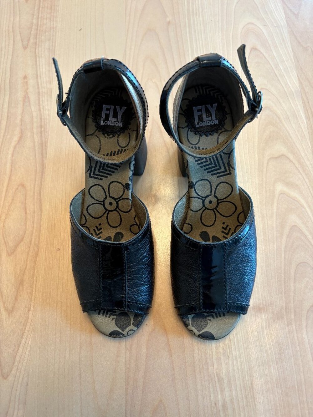 London Fly Luxury Leather Strappy Heels, Black & Cream  EU 39, Made in Portugal